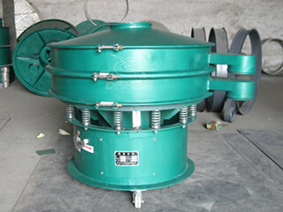 是在支撐座,可以自由移動(dòng),配合起來,完美的處理一條生產(chǎn)線,也可叫做移動(dòng)篩分輸送一體機(jī)。