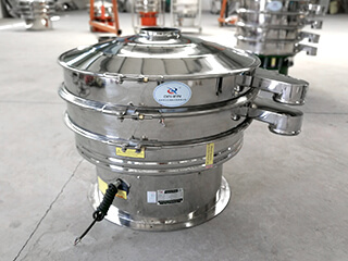 使用一些耐腐蝕、需要干凈的使用環(huán)境,比如食品、化工行業(yè),可分為圓形篩、方型篩、滾筒篩等多種型號